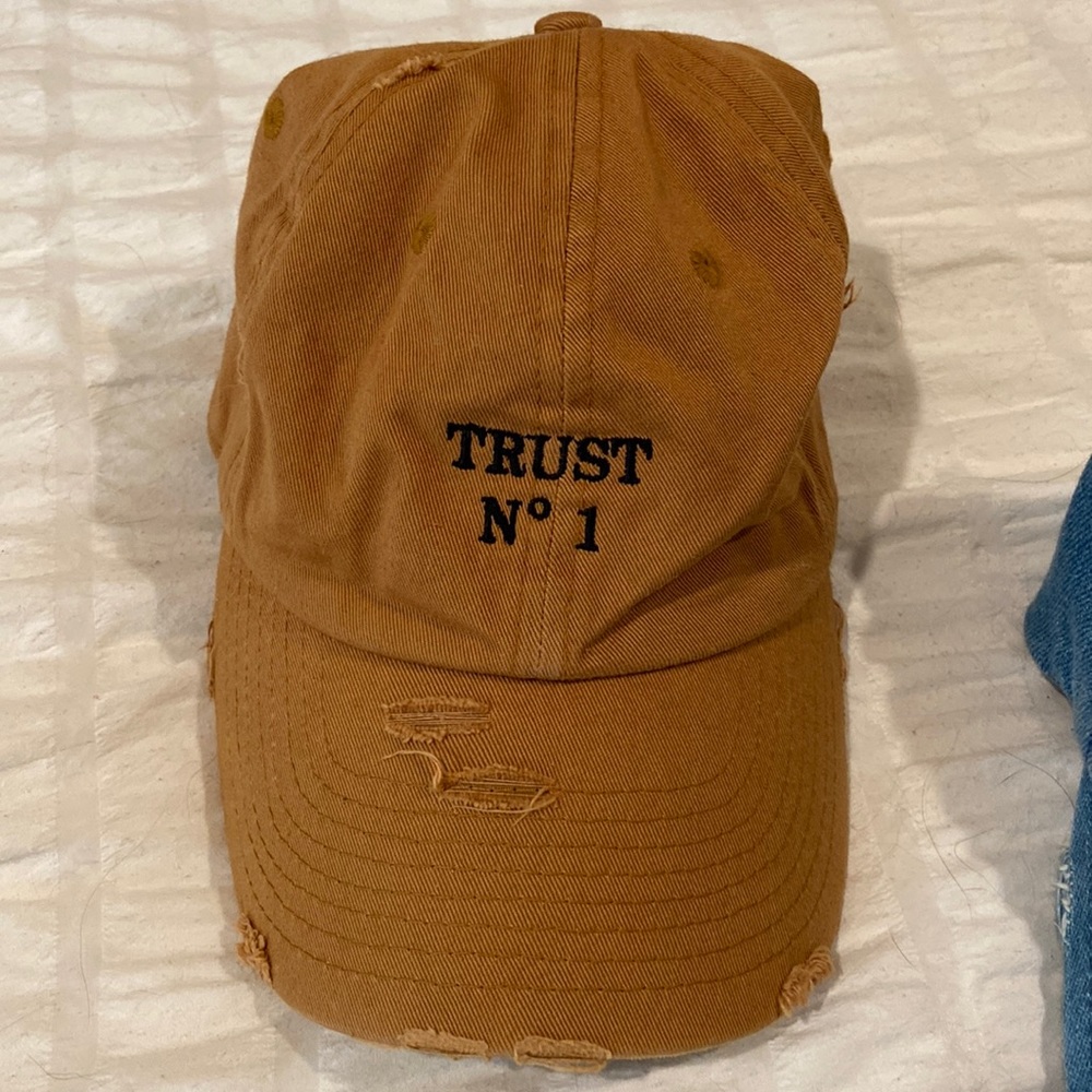 Trust no one hat